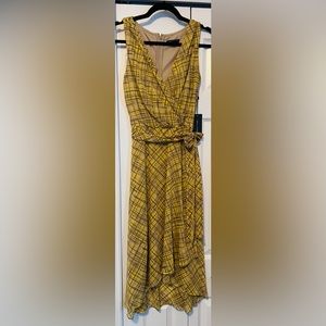 Tommy Hilfiger womens DRESS CHIFFON is a SLEEVELESS PRINTED MIDI FAUX WRAP